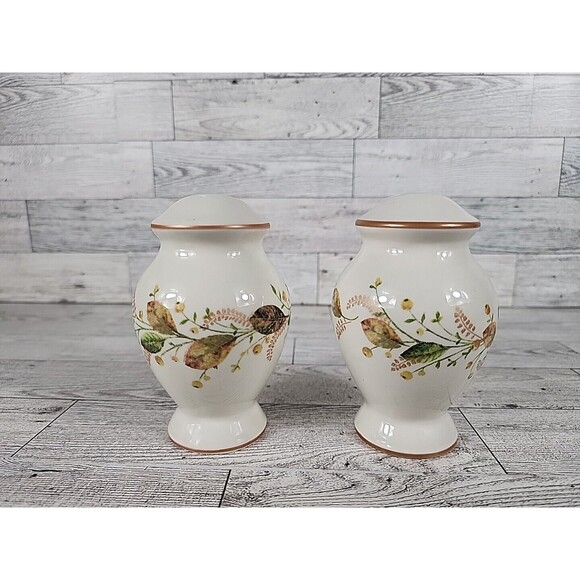 St. Nicholas Square Winter Bouquet Salt & Pepper Shakers Set 4" - Picture 1 of 6